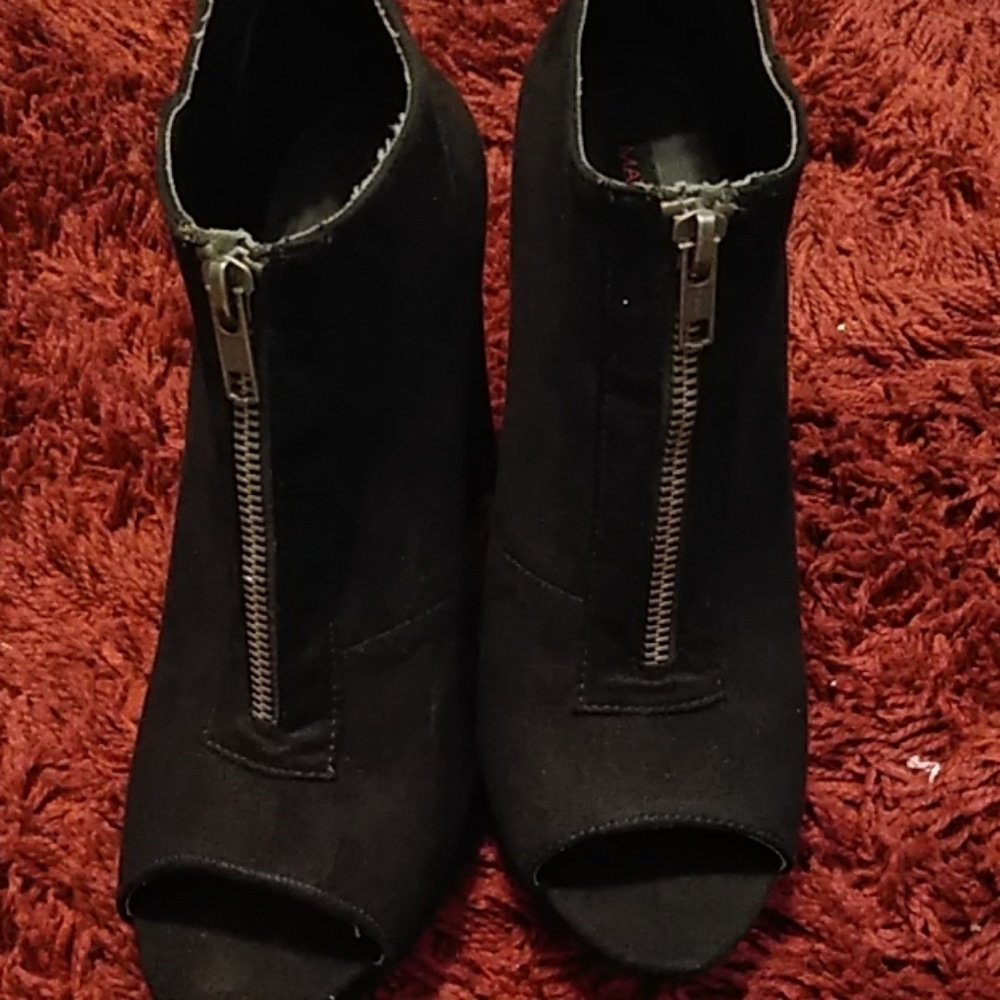 Ankle heel bootie shoes